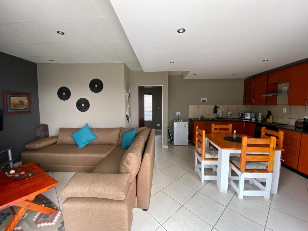 Glenvista Home With A View Йоханесбург Екстериор снимка