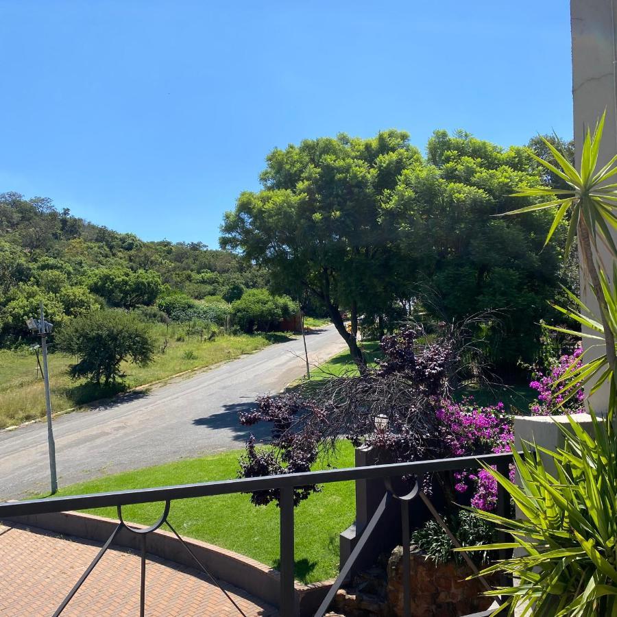 Glenvista Home With A View Йоханесбург Екстериор снимка